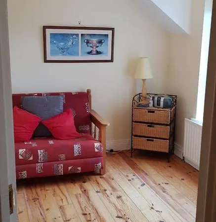 Beautiful 3 Bed With Balcony Sea View Apartment *