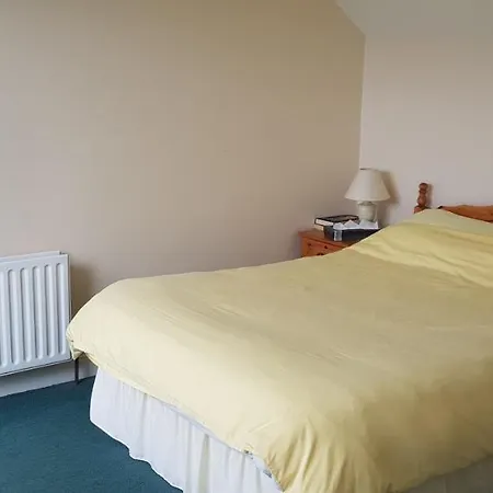 Beautiful 3 Bed With Balcony Sea View