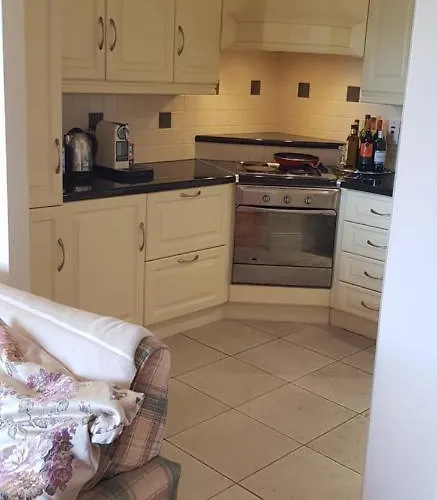 Beautiful 3 Bed With Balcony Sea View Апартаменты *