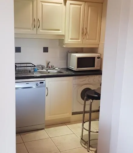 Beautiful 3 Bed With Balcony Sea View Апартаменты *