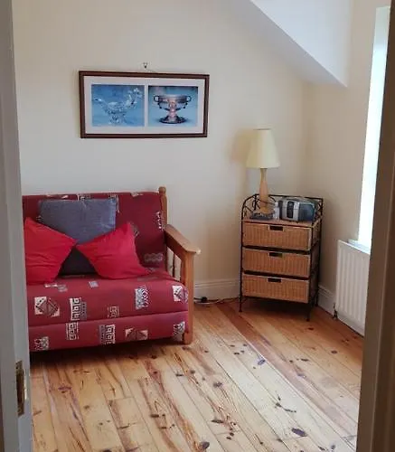 Beautiful 3 Bed With Balcony Sea View Appartamento *