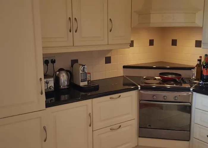 Beautiful 3 Bed With Balcony Sea View Appartamento *