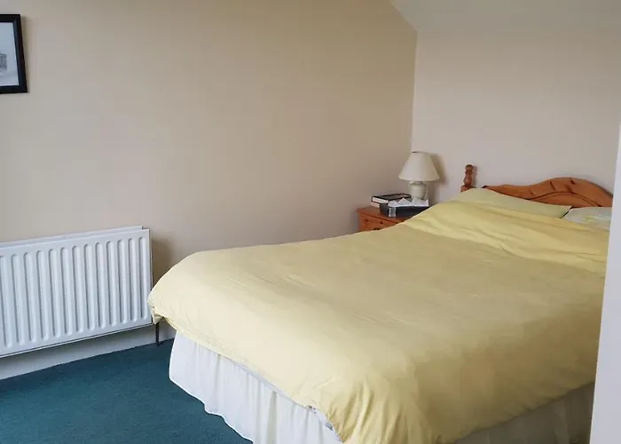 Beautiful 3 Bed With Balcony Sea View